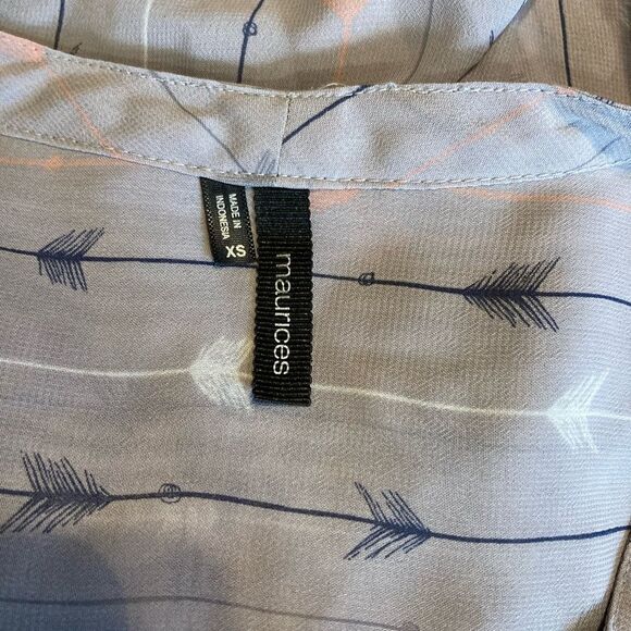 Maurices sheer gray/purple arrow design blouse - Picture 4 of 6